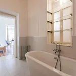 Bnbnova - Historic 3ba House With Rooftop Appartement *