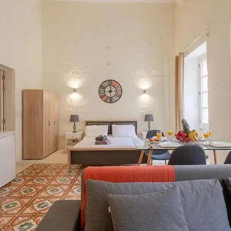 Appartement Bnbnova - Historic 3ba House With Rooftop *