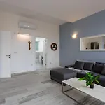 Bnbnova - Historic 3ba House With Rooftop Apartment