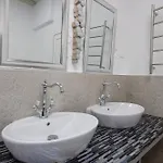 Appartement Bnbnova - Historic 3ba House With Rooftop *