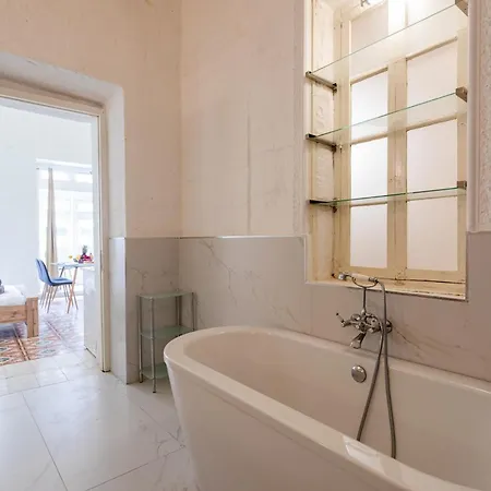 Bnbnova - Historic 3ba House With Rooftop 아파트 *