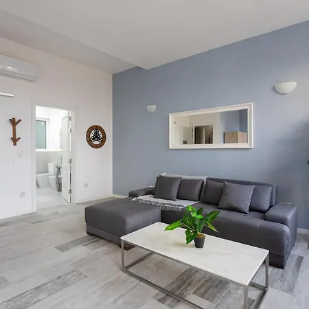 아파트 Bnbnova - Historic 3ba House With Rooftop *